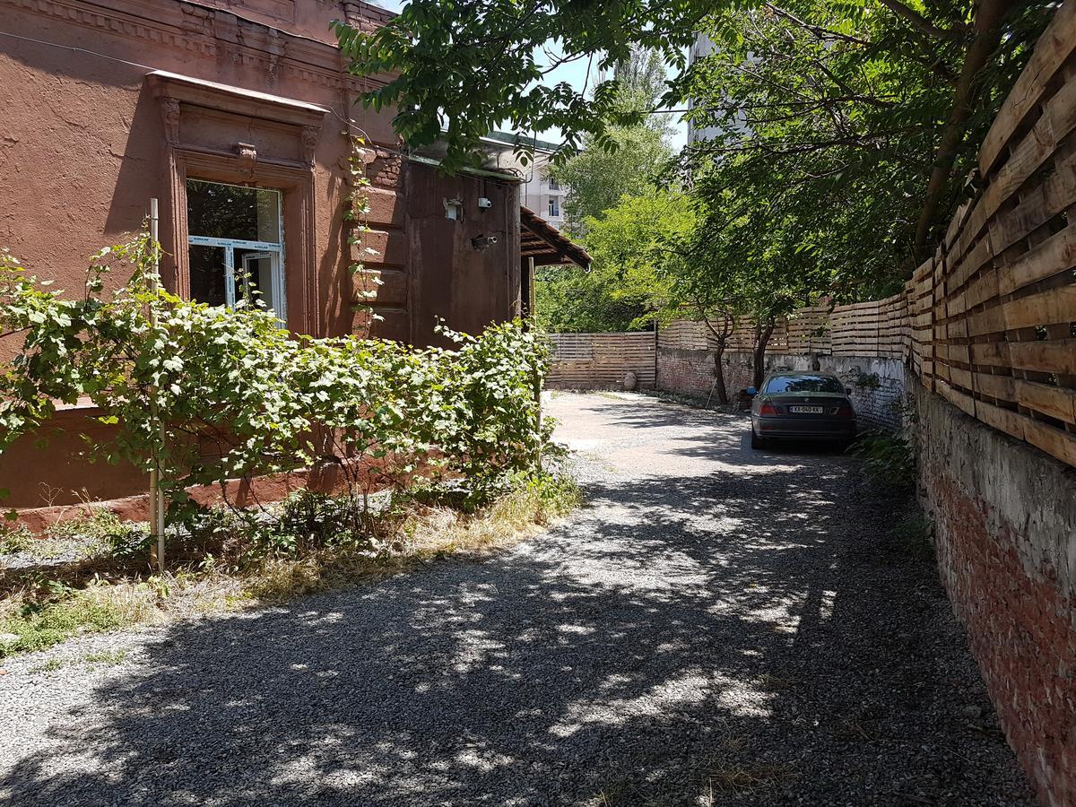 Tbilisi Yard Hostel Eksteriør billede